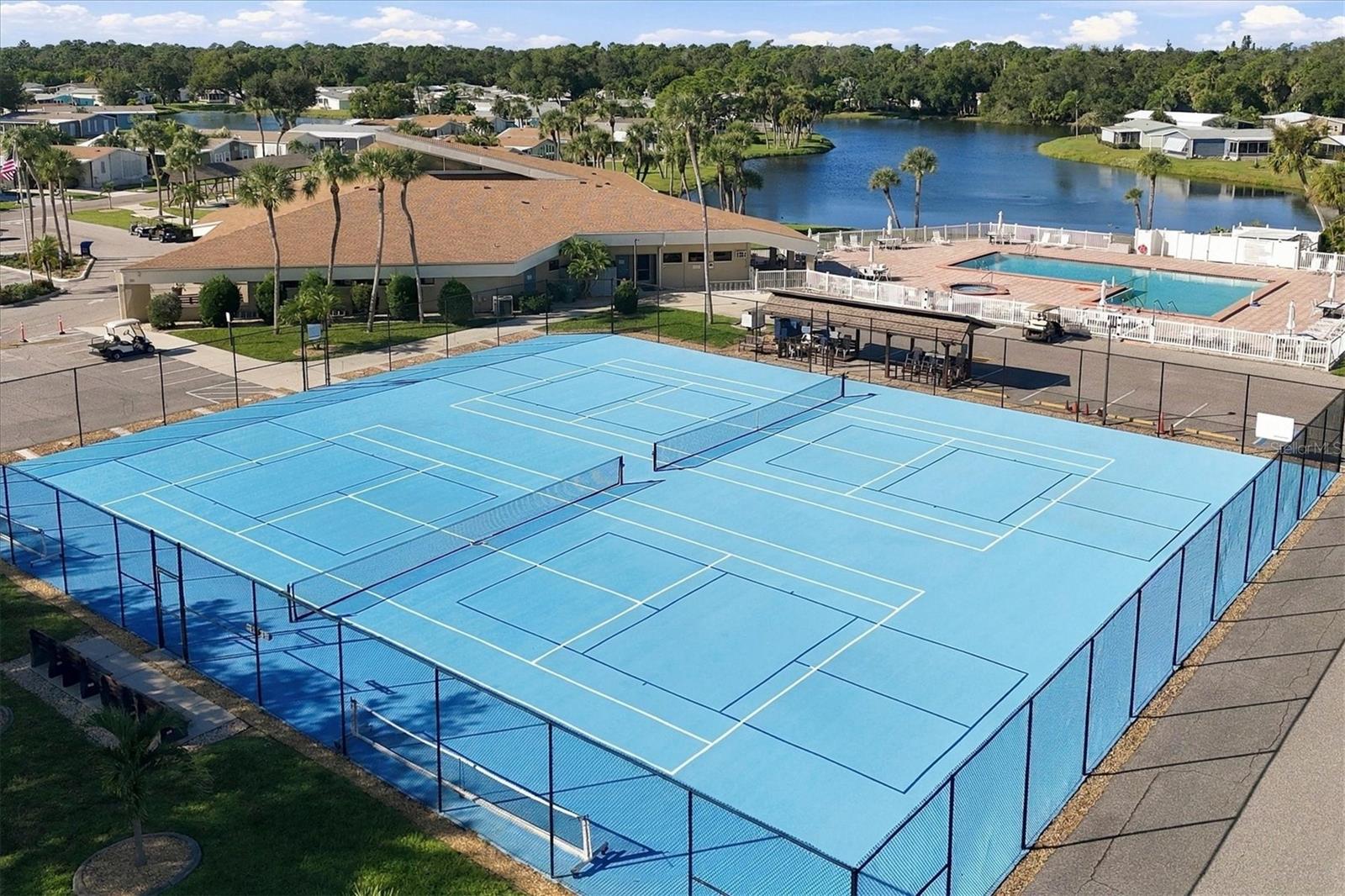 Nicely kept courts for all