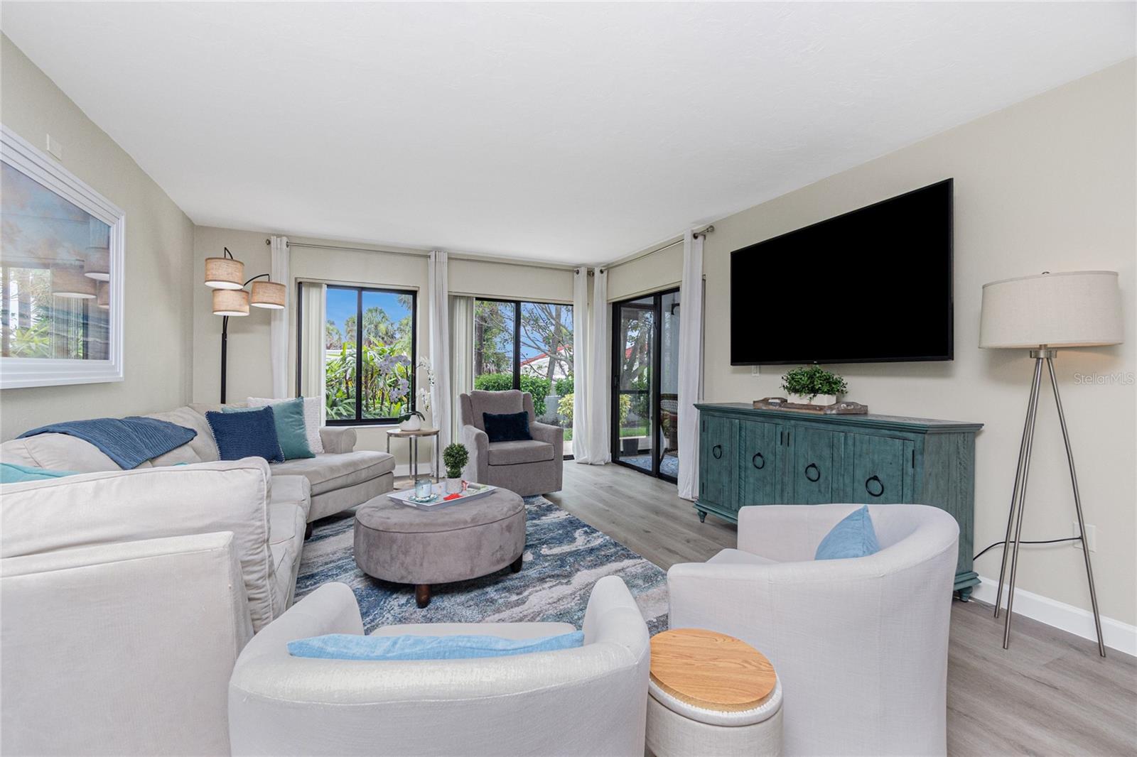 Looking to the Lanai