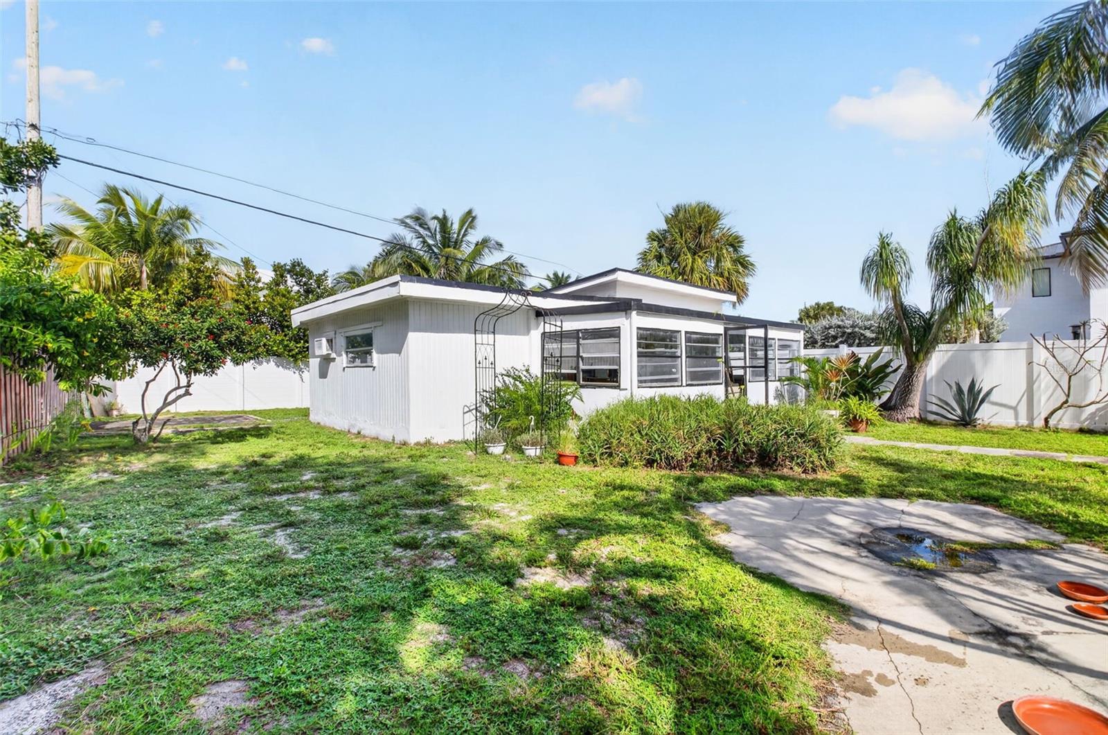 713 S LAKE AVENUE, Delray Beach, FL 33483
