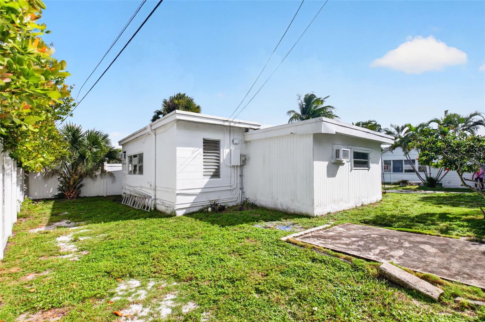 713 S LAKE AVENUE, Delray Beach, FL 33483