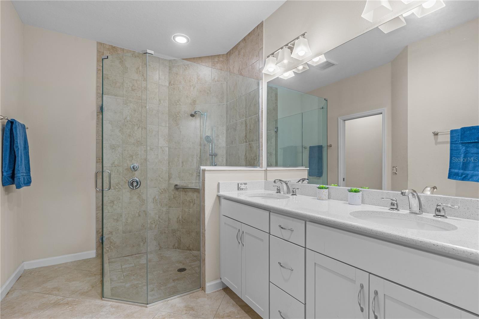 Ensuite With 2 Sinks & Step in Shower