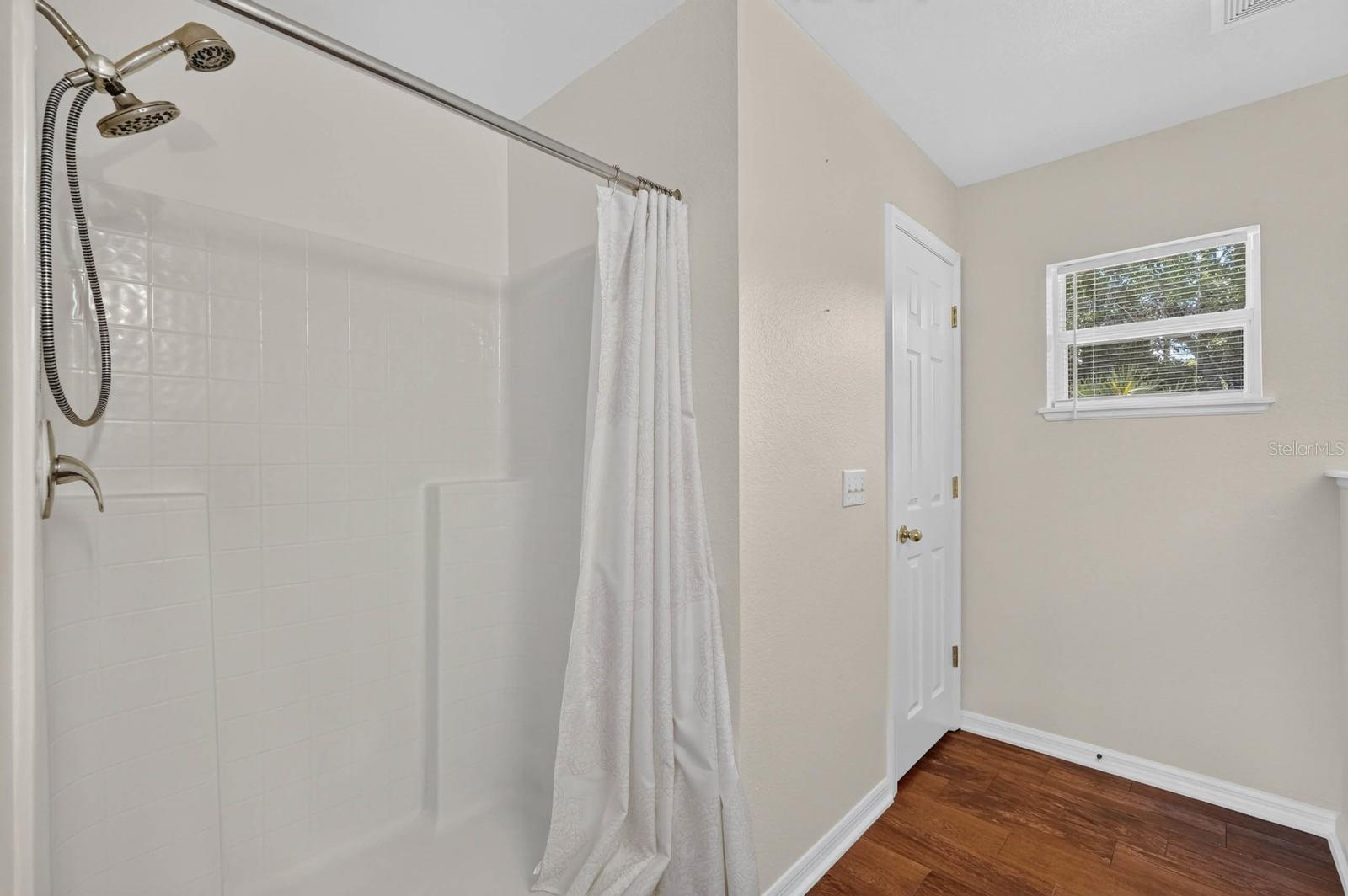 ensuite bathroom shower