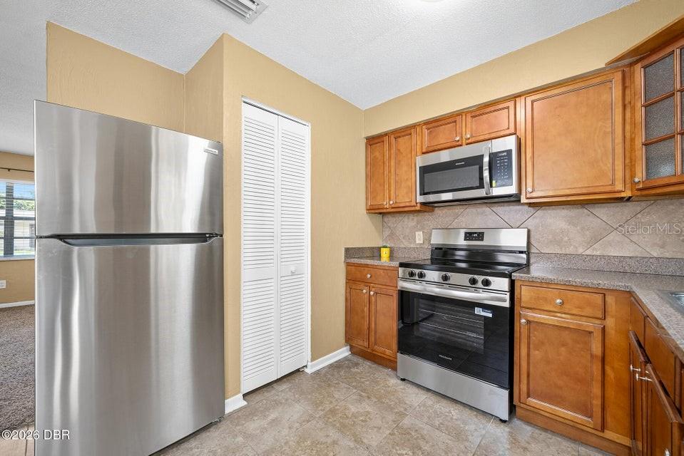 1324 GRANADA AVENUE, Daytona Beach, FL 32117