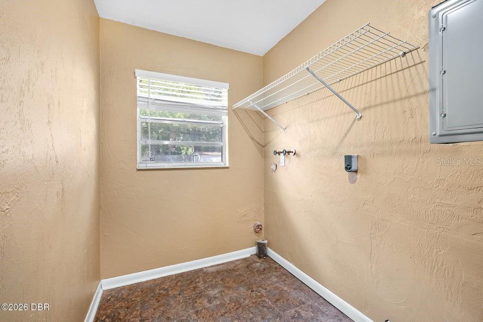 1324 GRANADA AVENUE, Daytona Beach, FL 32117