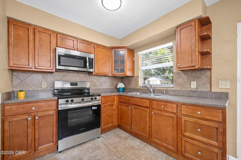 1324 GRANADA AVENUE, Daytona Beach, FL 32117 1324 GRANADA AVENUE, Daytona Beach, FL 32117