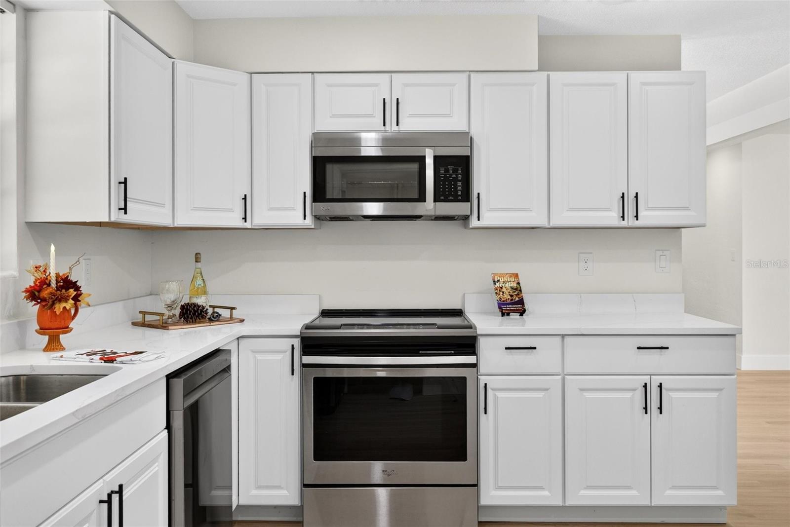 Kitchen Reno Quartz Countertops
