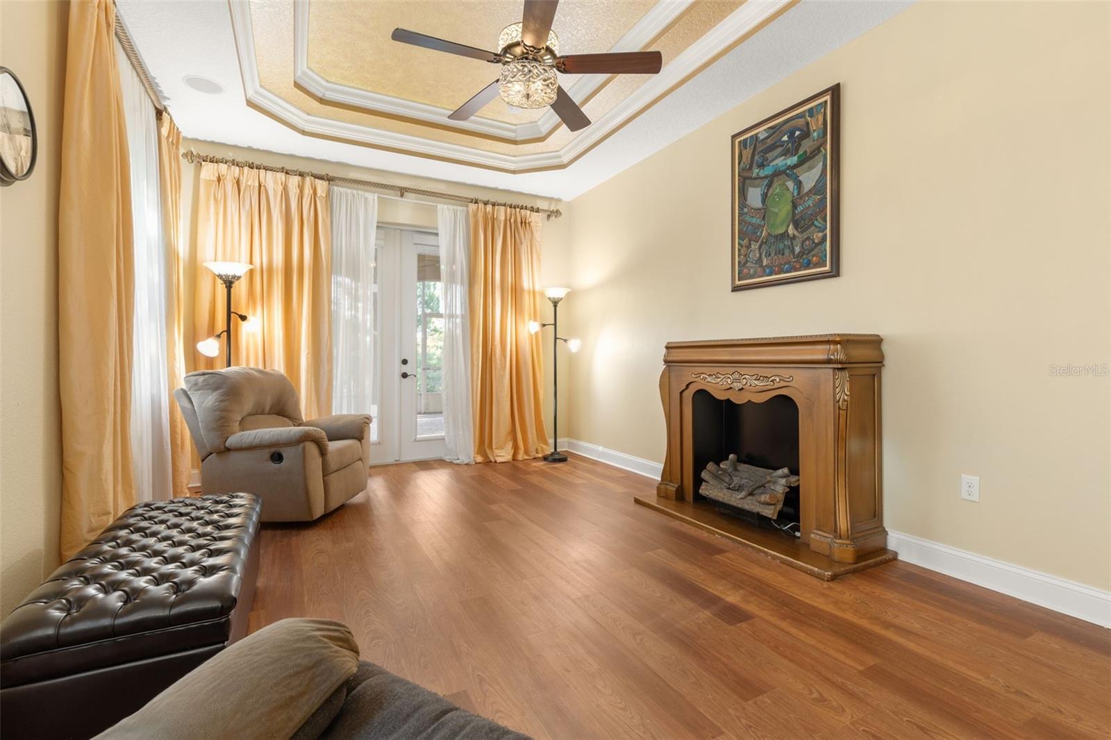 A peaceful space to relax and unwind, with warm wood-look flooring and a comfortable sitting area overlooking the natural surroundings.