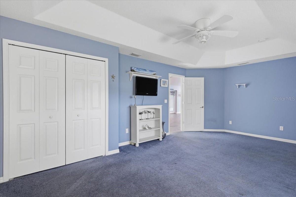 OVERSIZED BEDROOM 2