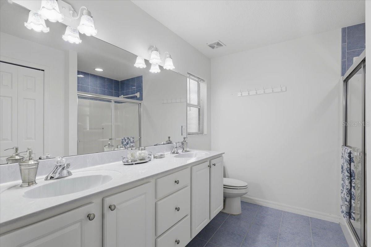PRIMARY BATH DOUBLE SINKS
