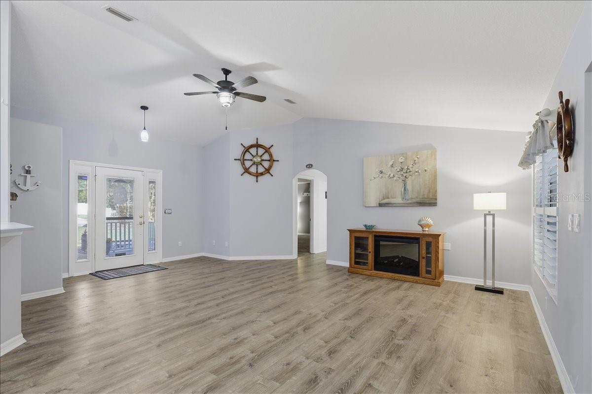 LIVINGROOM