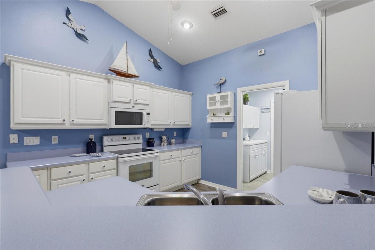 SPACIOUS KITCHEN