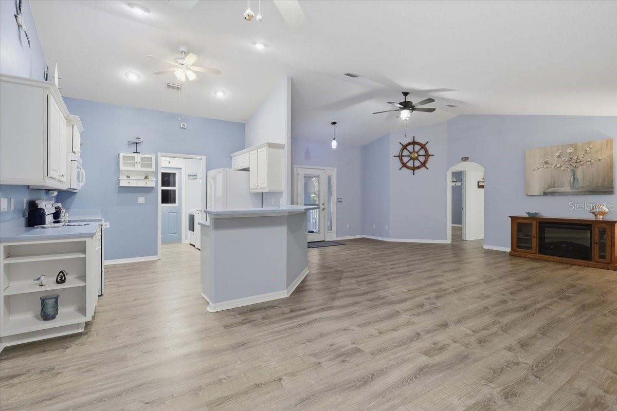 OPEN FLOORPLAN