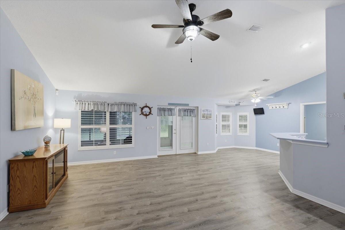 OPEN FLOOR PLAN