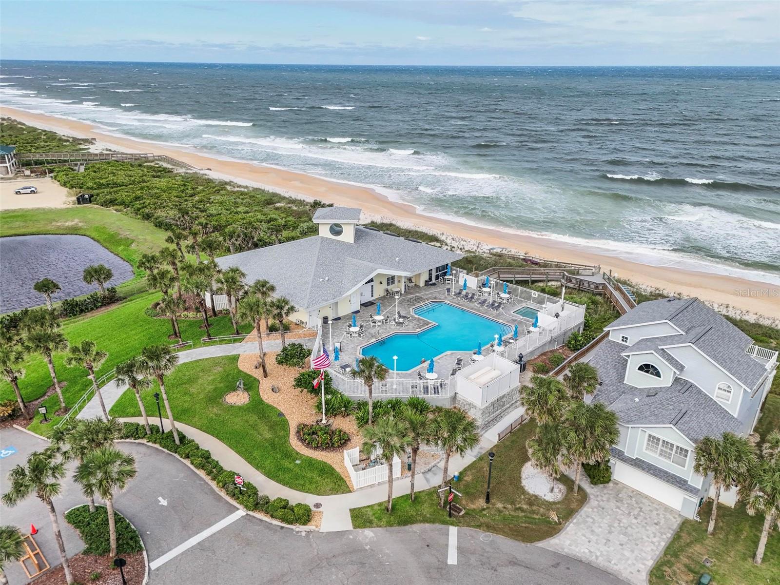 County Park next to Sea Colony, w/walkover to beach bike & walking trails and lake to fish-whale and dolphin watch from tower-Drive your golf cart to the park