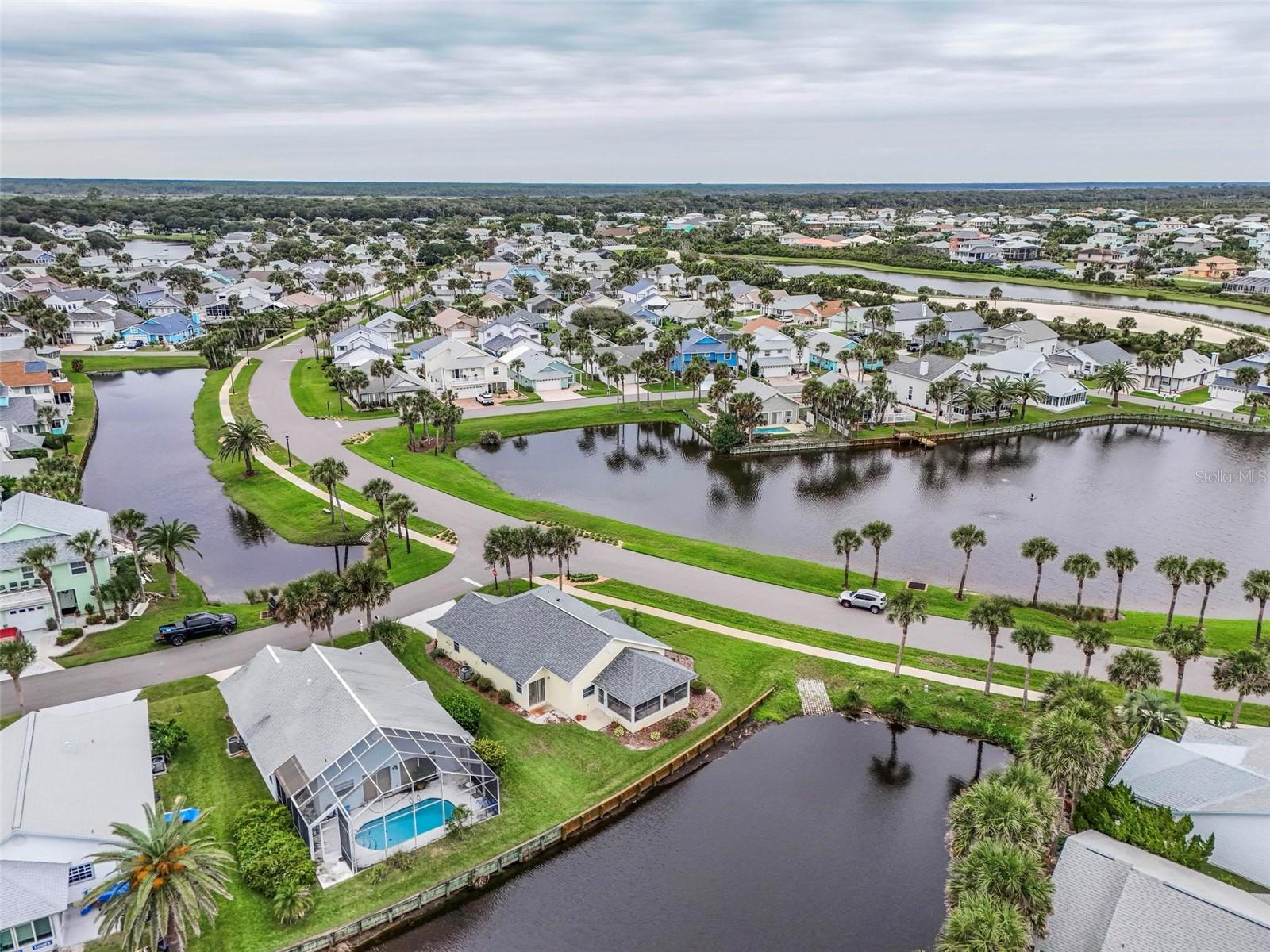 Intracoastal at top of picture-canal in front-Lake view with fountain in front of house and canal behind. Beautiful water views-Watch nature! Hear the waves!