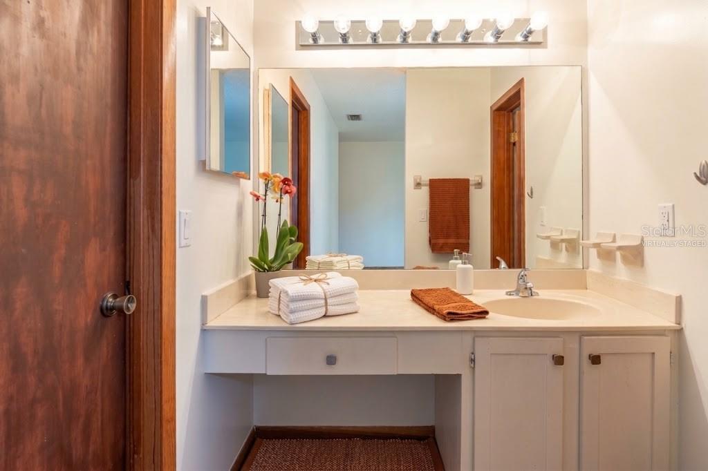 VIRTUALLY STAGED: Ensuite Bathroom