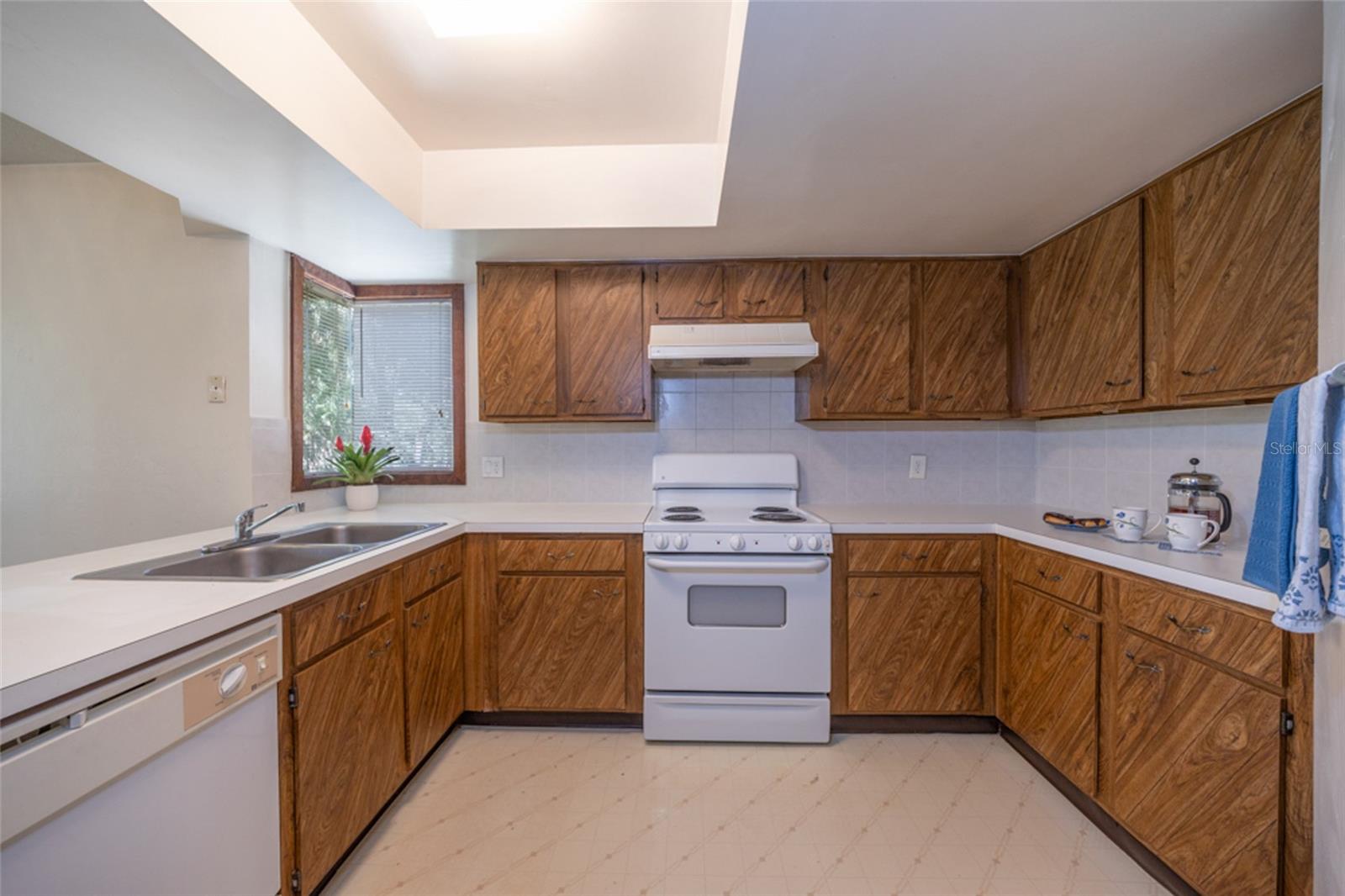 UNSTAGED: Kitchen With Modern "European Style" Flat Panel Kitchen Doors