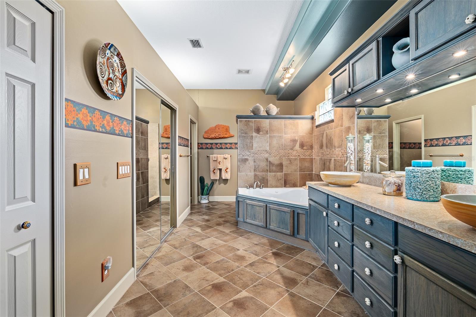 Ensuite Master Bathroom