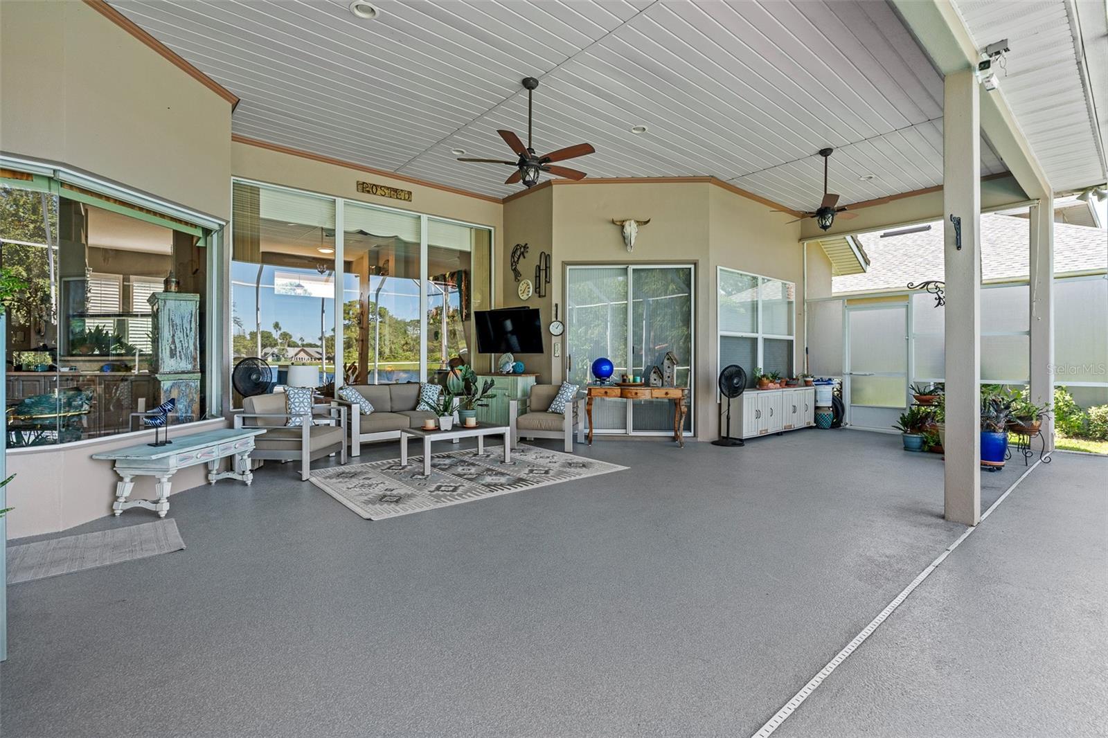 Lanai/Pool