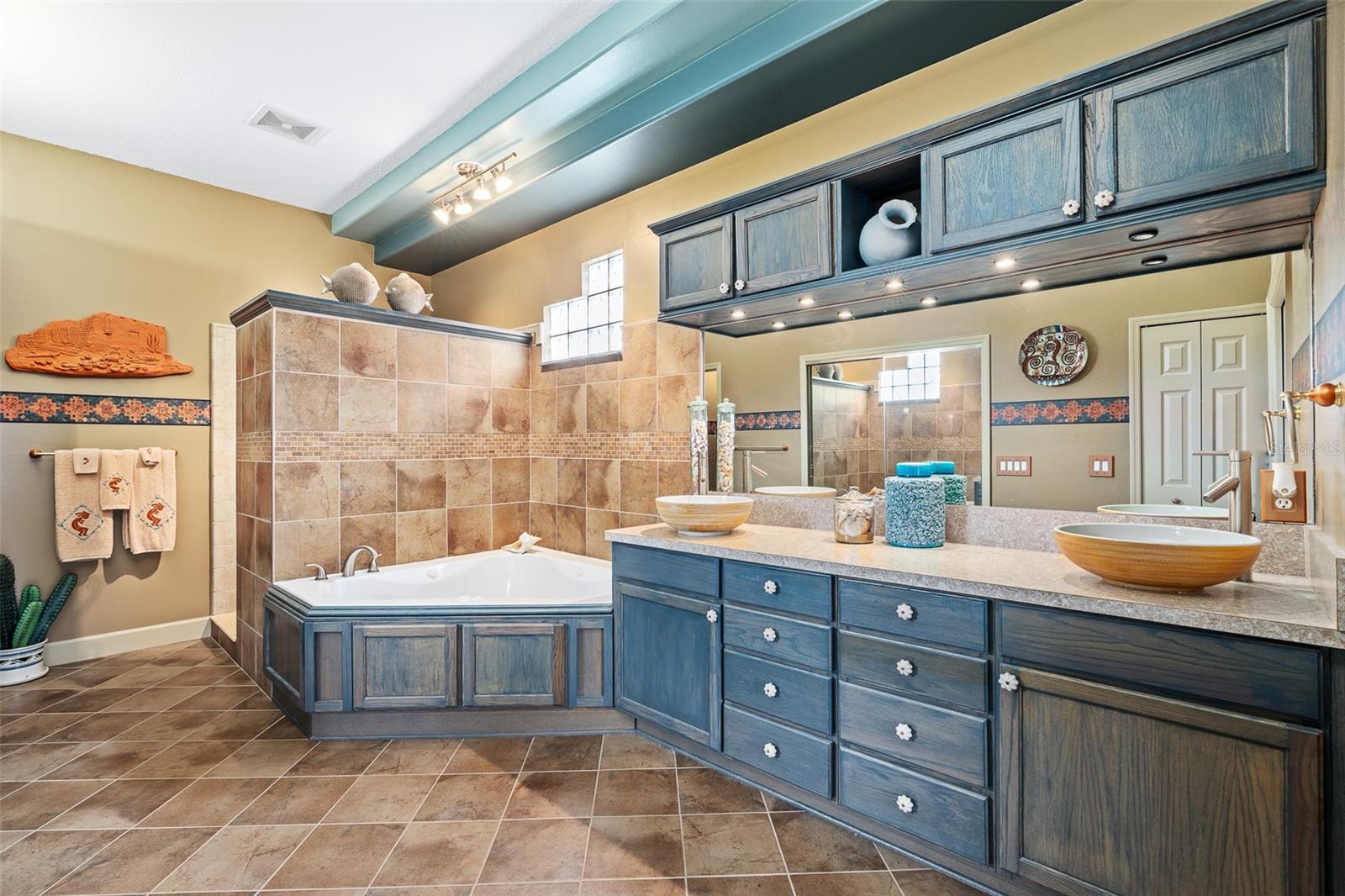 Ensuite Master Bathroom