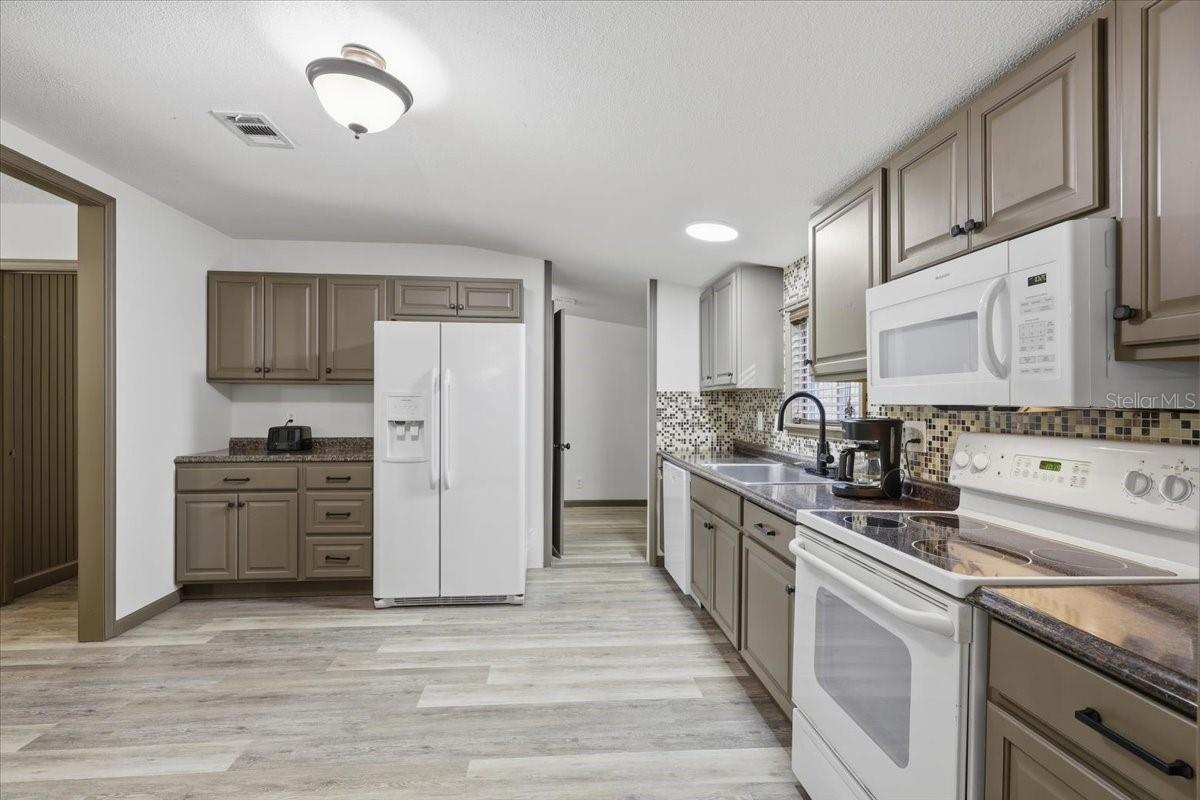 9860 NIKOLICH AVENUE, Hastings, FL 32145