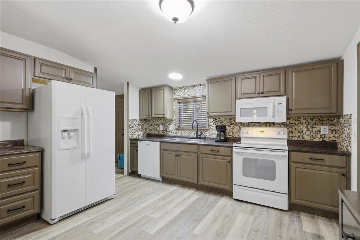 9860 NIKOLICH AVENUE, Hastings, FL 32145