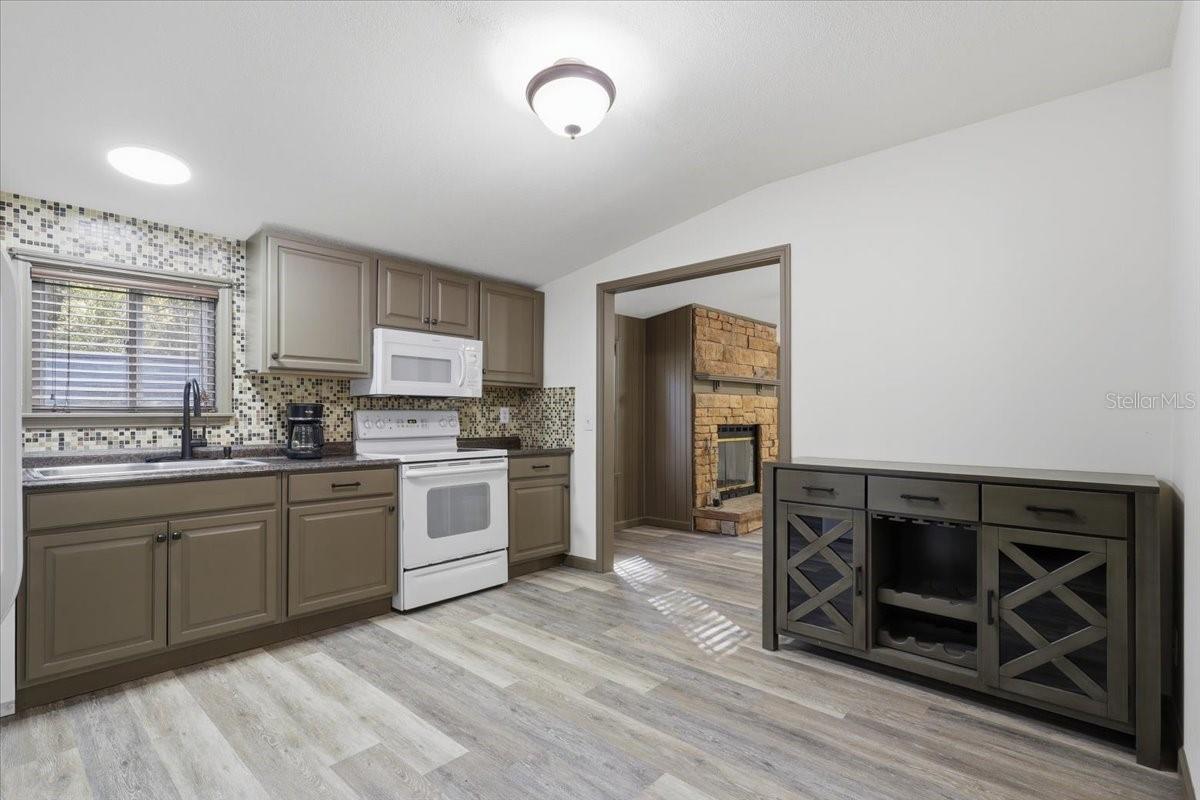 9860 NIKOLICH AVENUE, Hastings, FL 32145