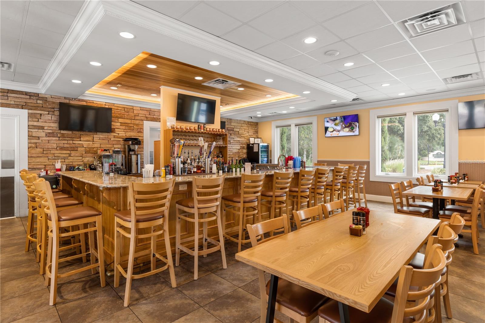 Amenity center restaurant and bar