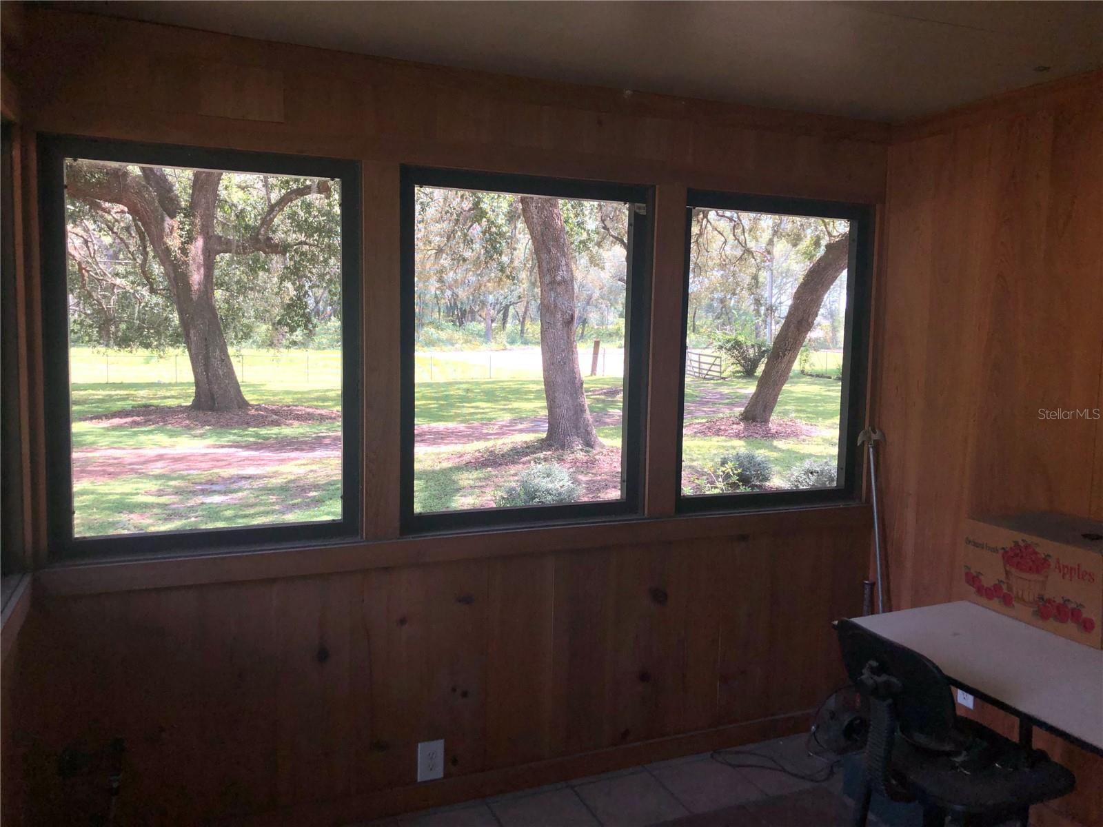 136 S COMMERCIAL STREET, Coleman, FL 33521