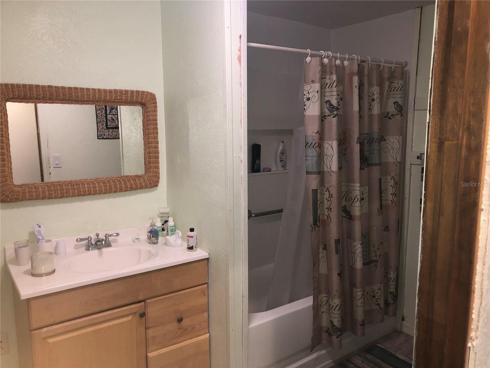 136 S COMMERCIAL STREET, Coleman, FL 33521