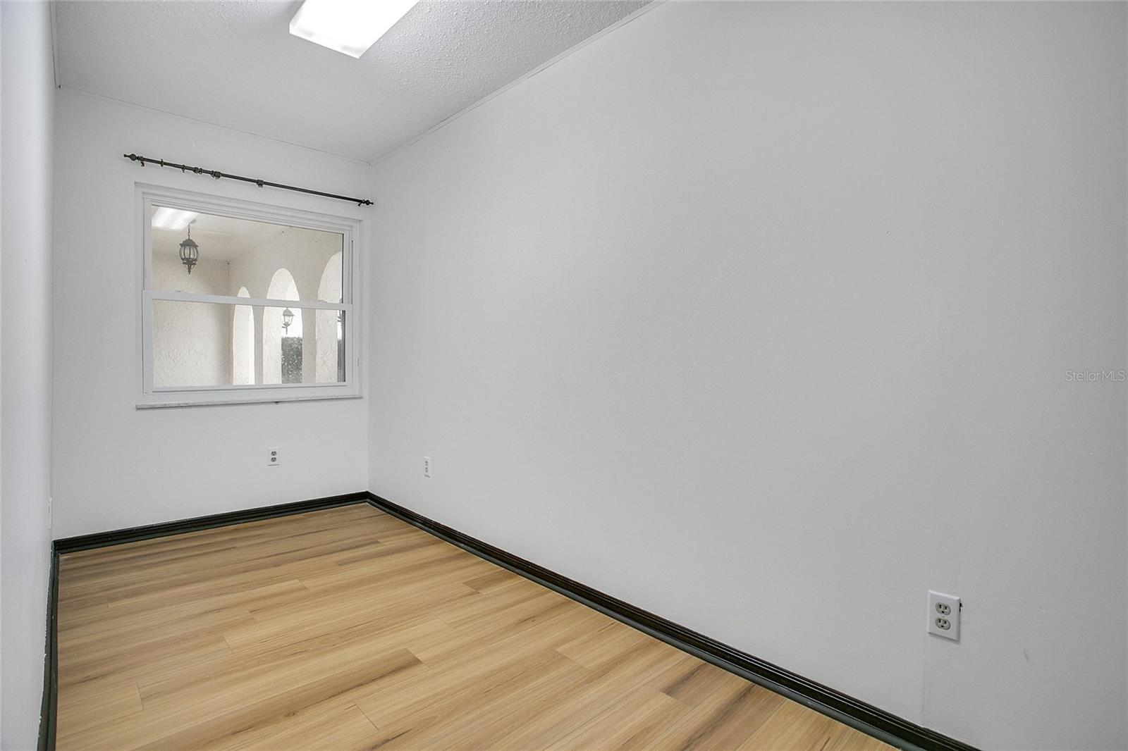 FLEX ROOM OFF KITCHEN