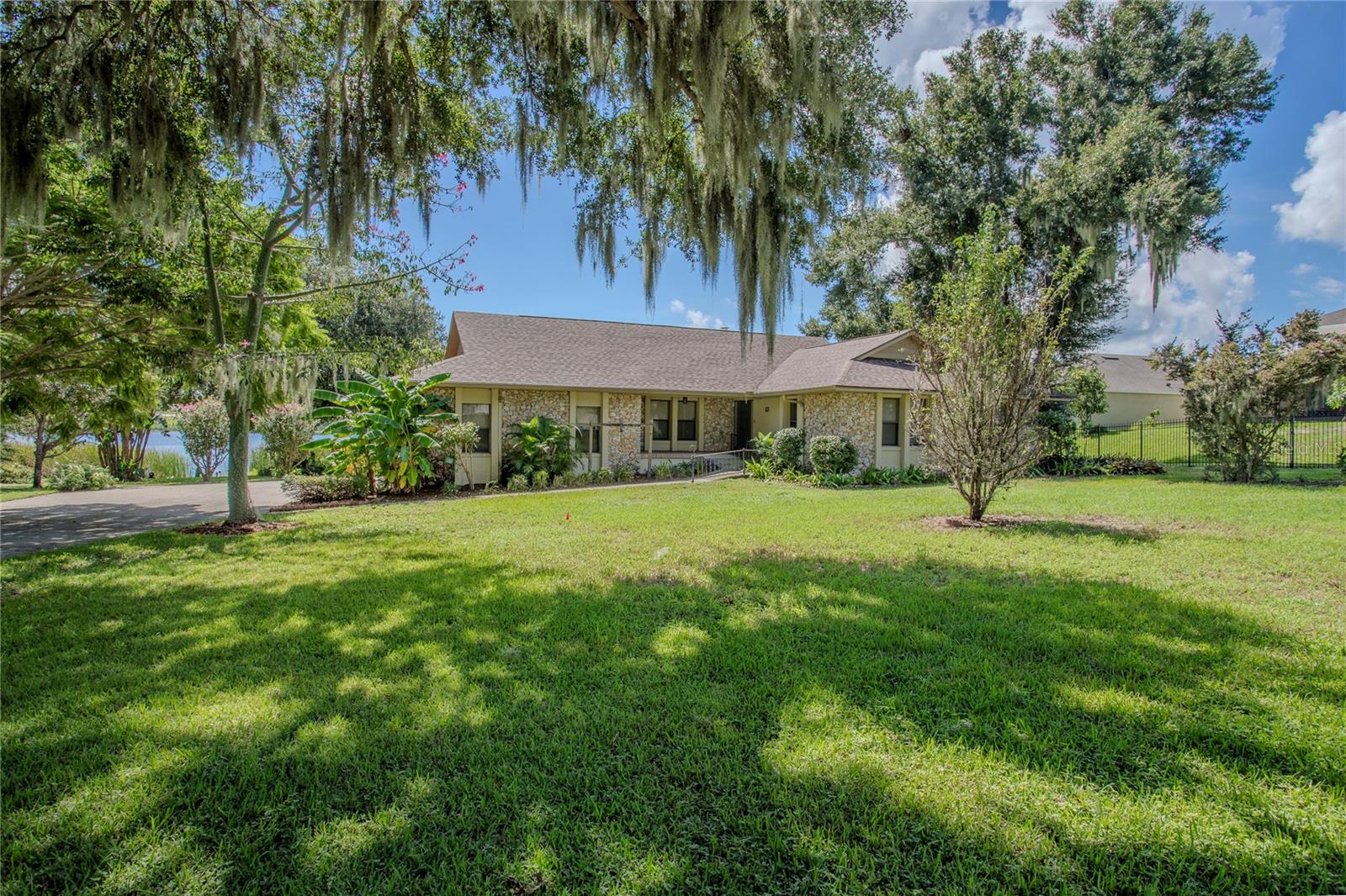 13 HERMOSA DRIVE, Eustis, FL 32726 13 HERMOSA DRIVE, Eustis, FL 32726