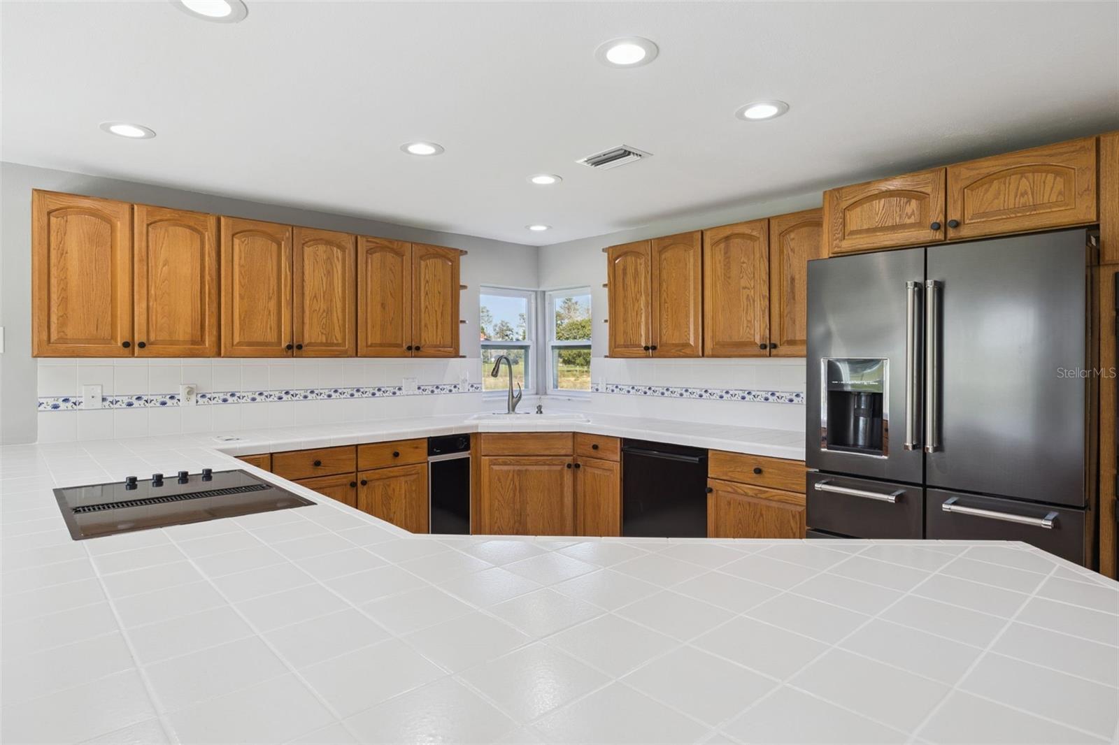 Abundant counter space.