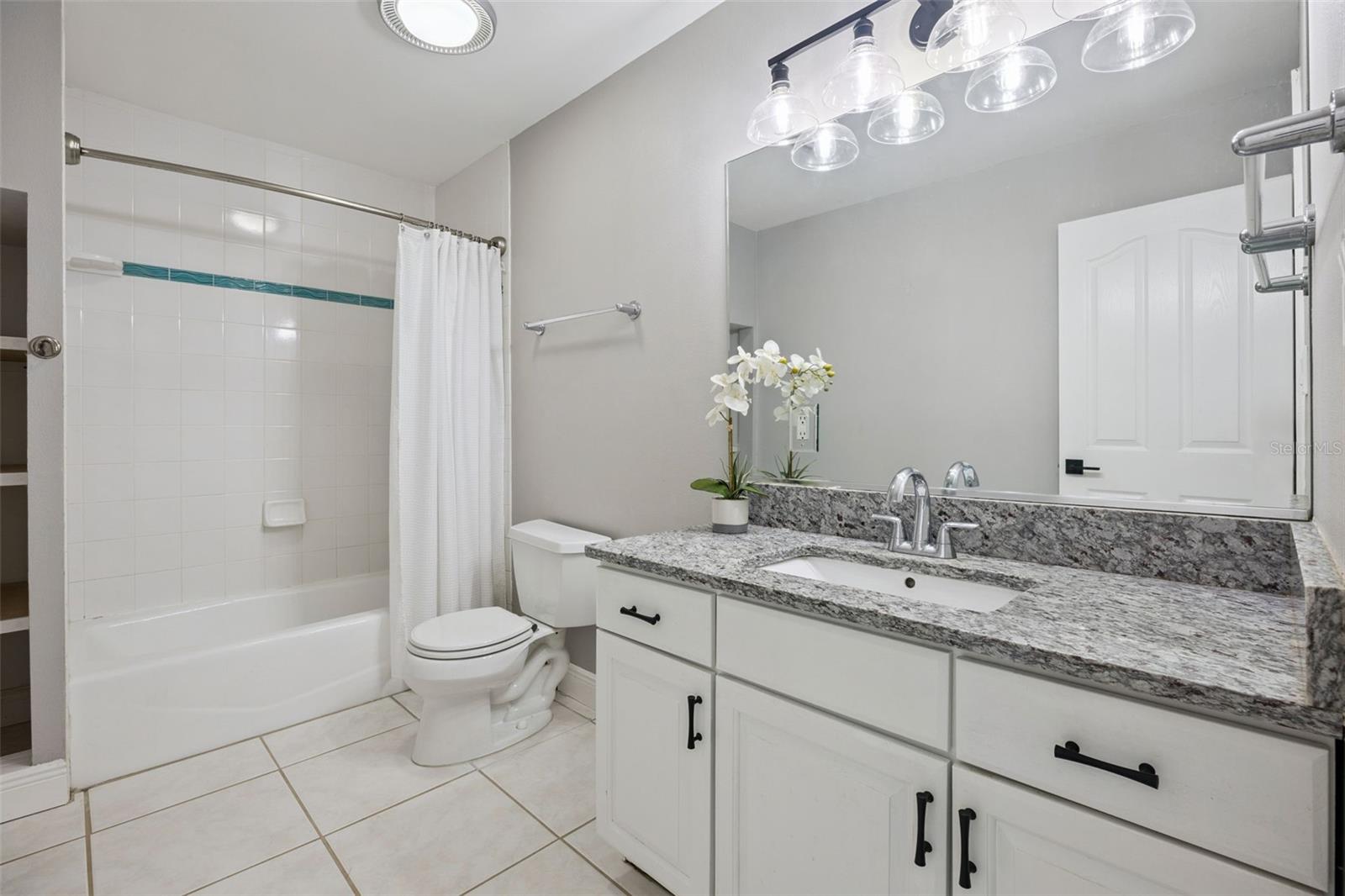 Downstairs full bath