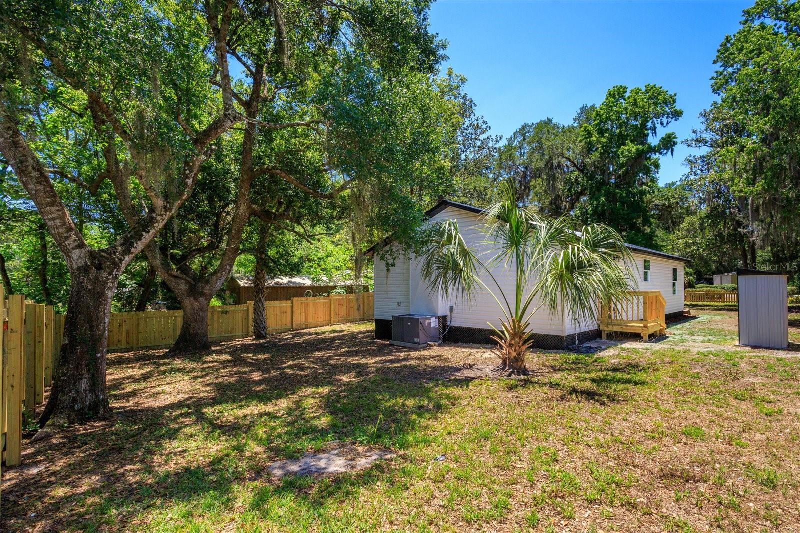 816 WOODLAND AVENUE, Leesburg, FL 34748