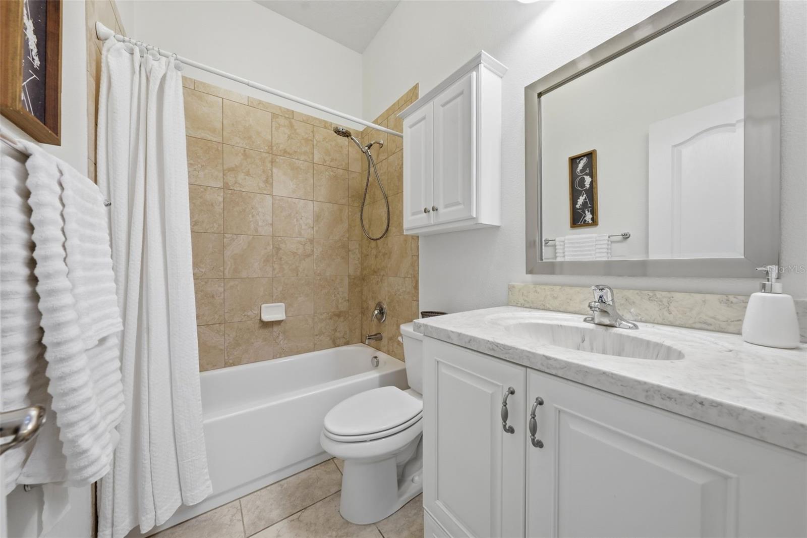 Guest Suite with tub/shower combo