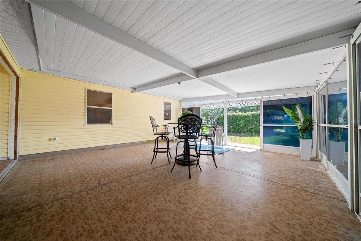 Huge Space for Entertaining or Workshop/ Hobby Space