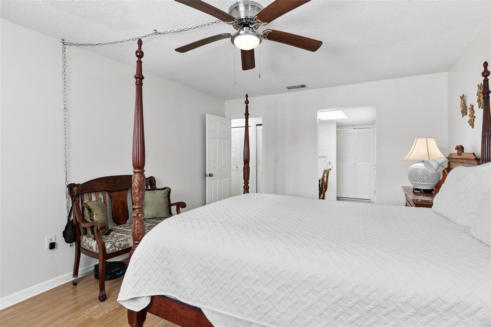 LAMINATE FLOORING