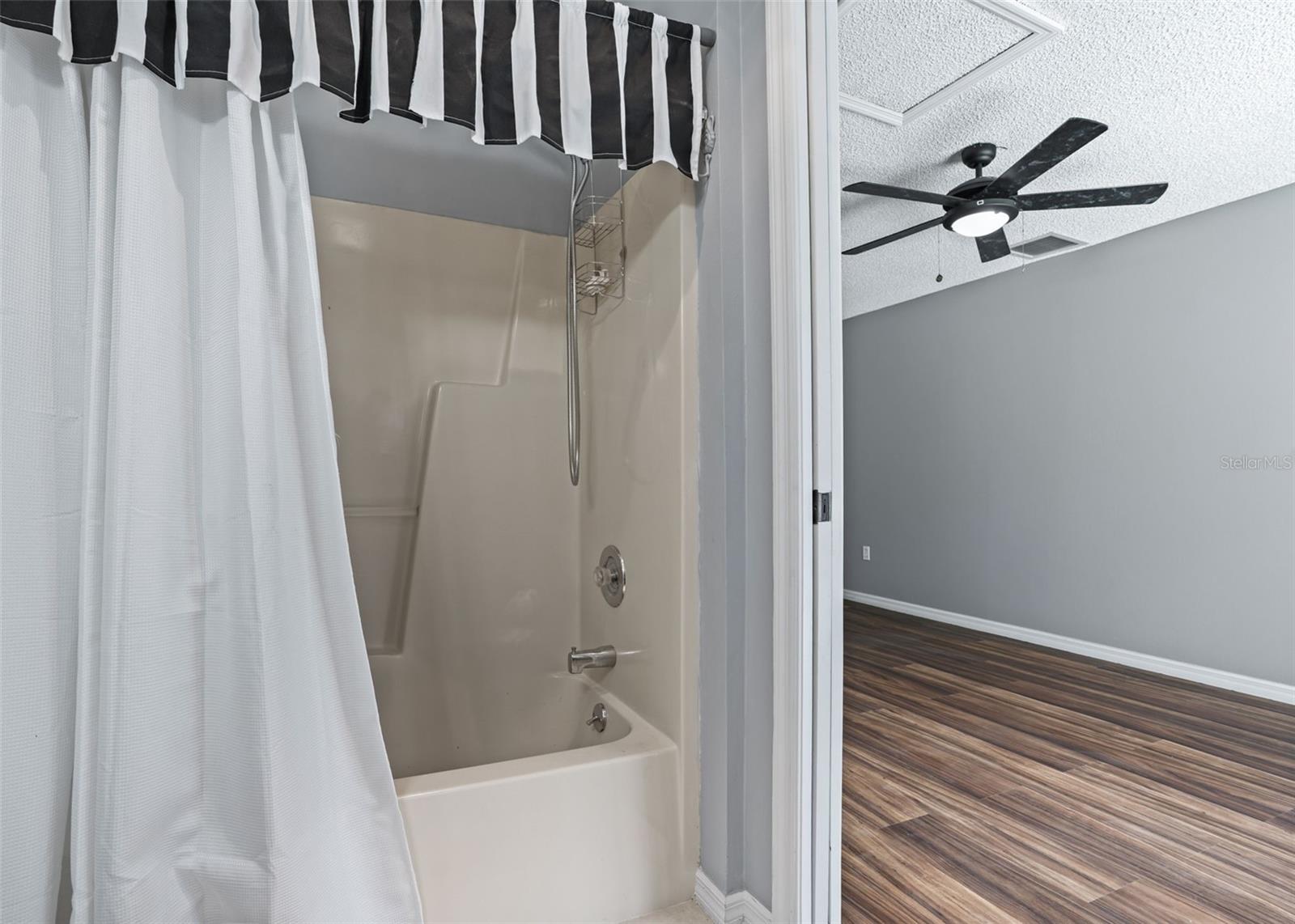 Tub & Shower Combination