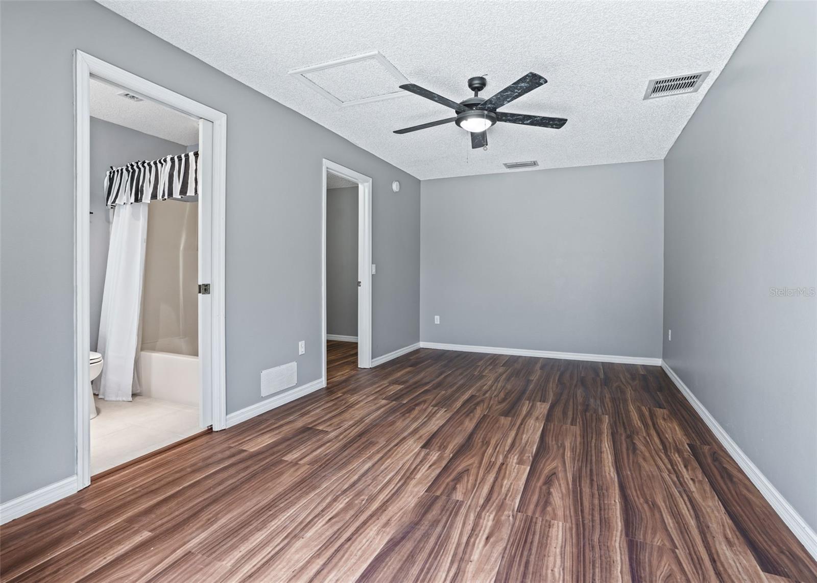 Casita w/Full Bathroom & Walk in Closet