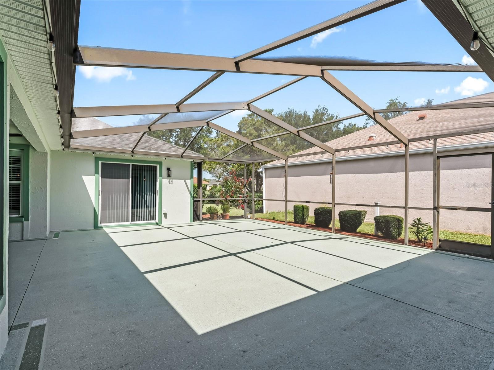 23x25 Birdcage Enclosed Courtyard