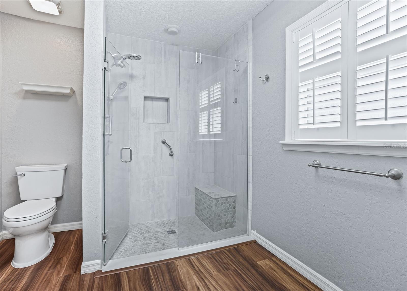 En suite w/Walk in shower