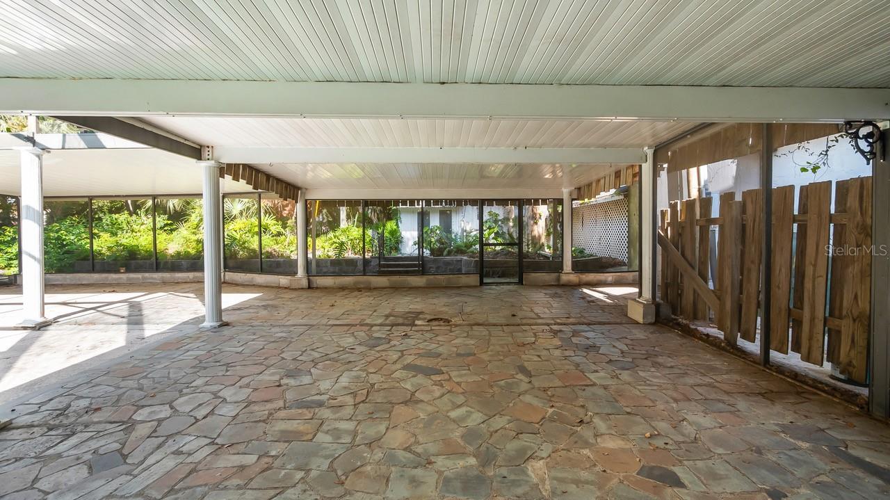127 E LAUREL AVENUE, Howey In The Hills, FL 34737