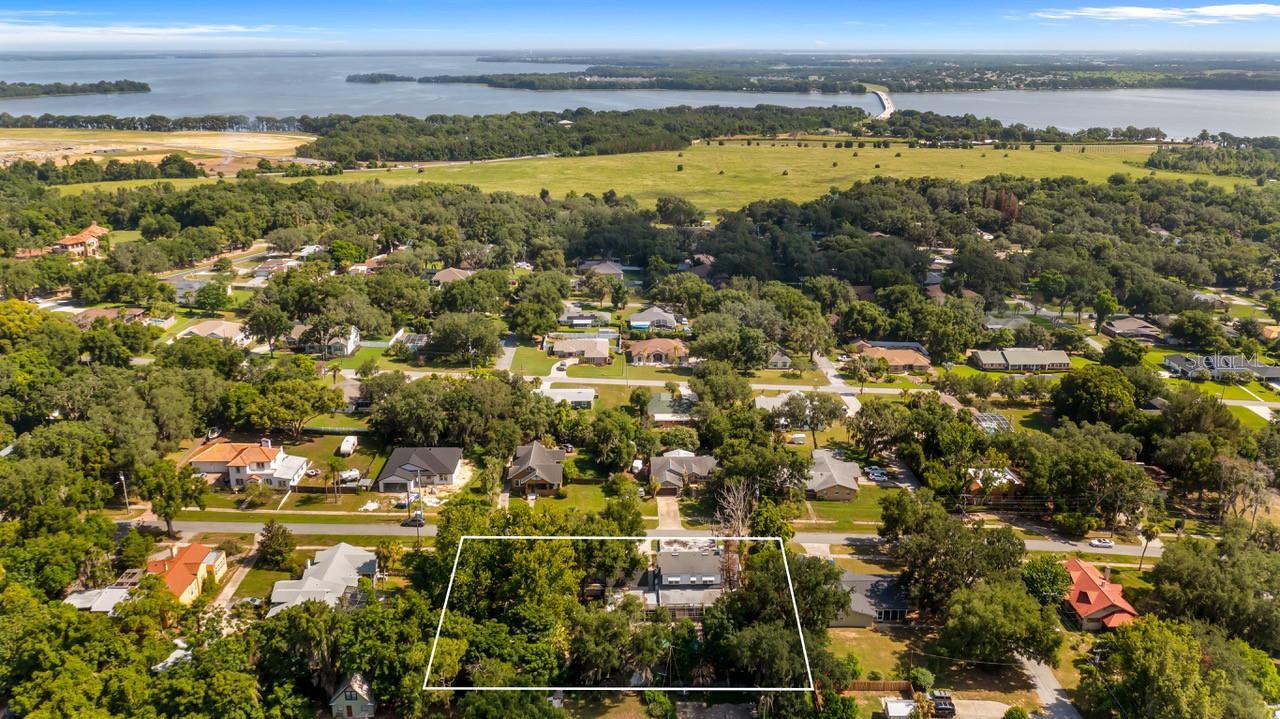 127 E LAUREL AVENUE, Howey In The Hills, FL 34737