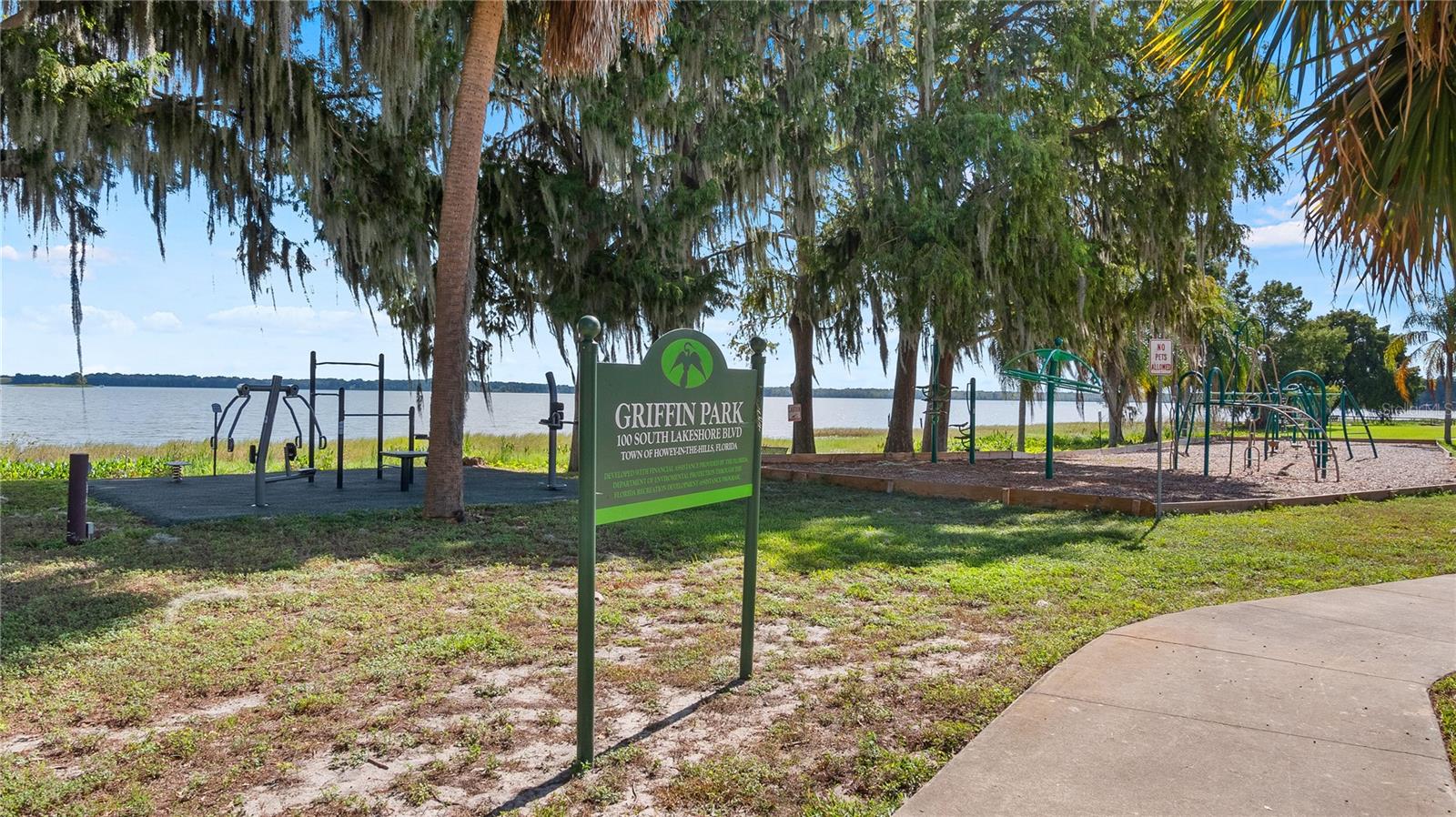 127 E LAUREL AVENUE, Howey In The Hills, FL 34737
