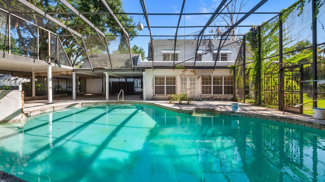 127 E LAUREL AVENUE, Howey In The Hills, FL 34737