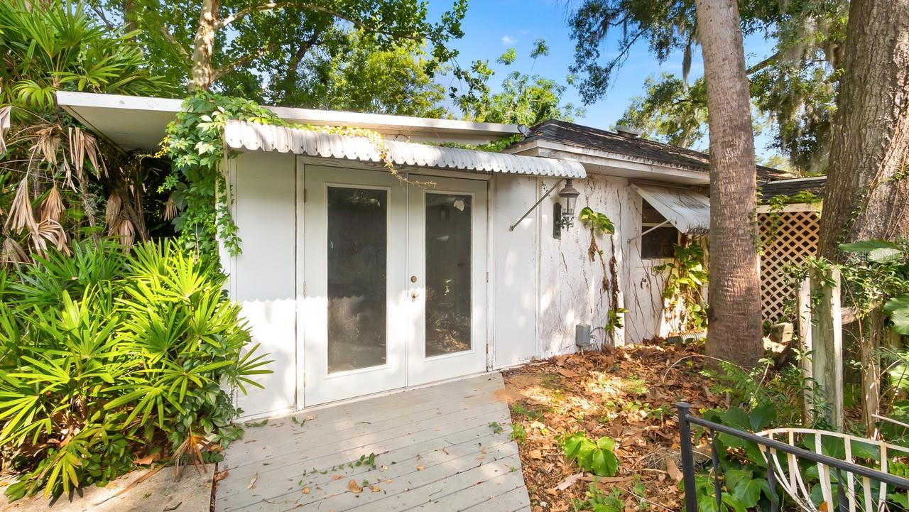 127 E LAUREL AVENUE, Howey In The Hills, FL 34737