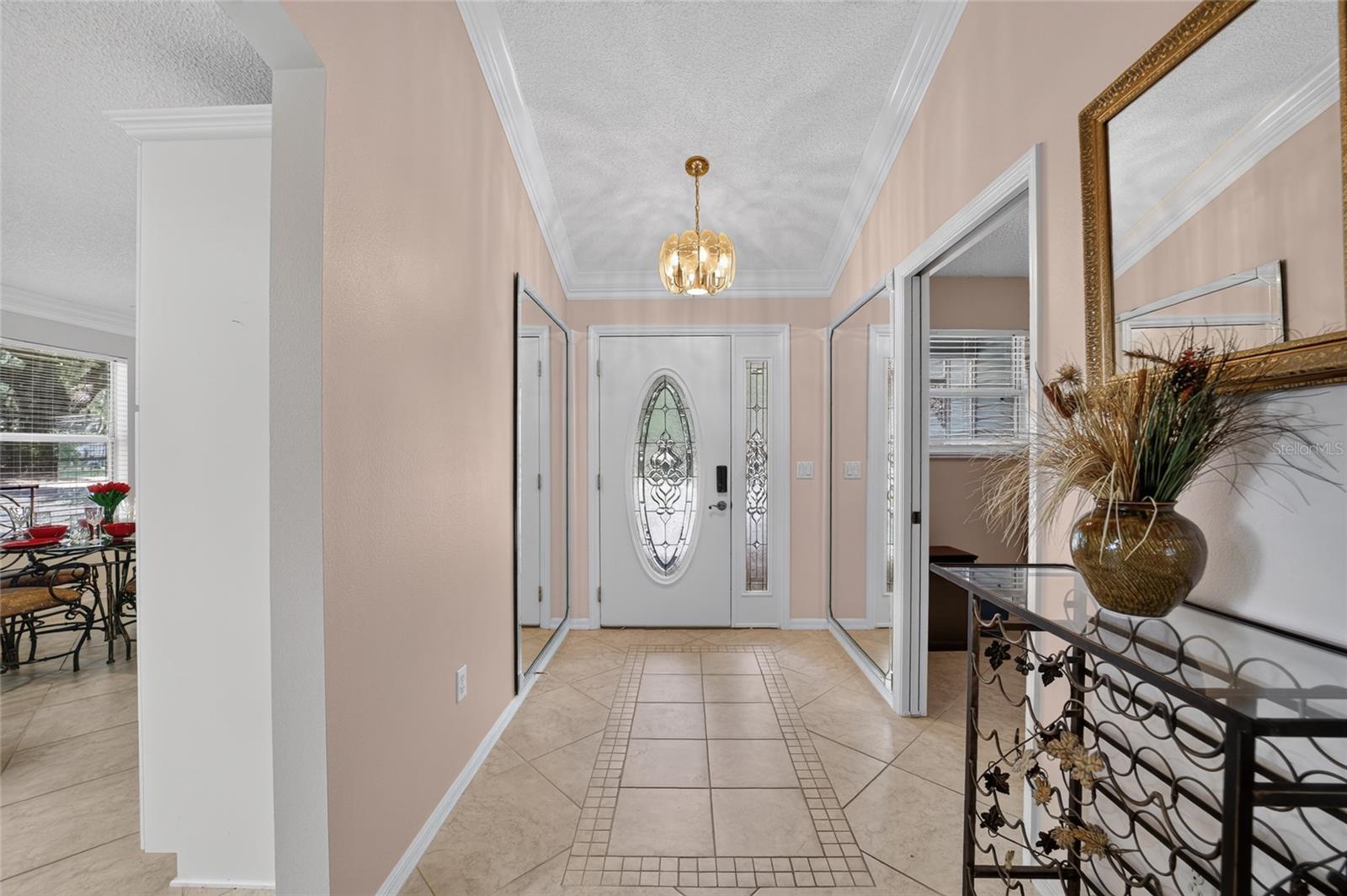 Entry/ foyer