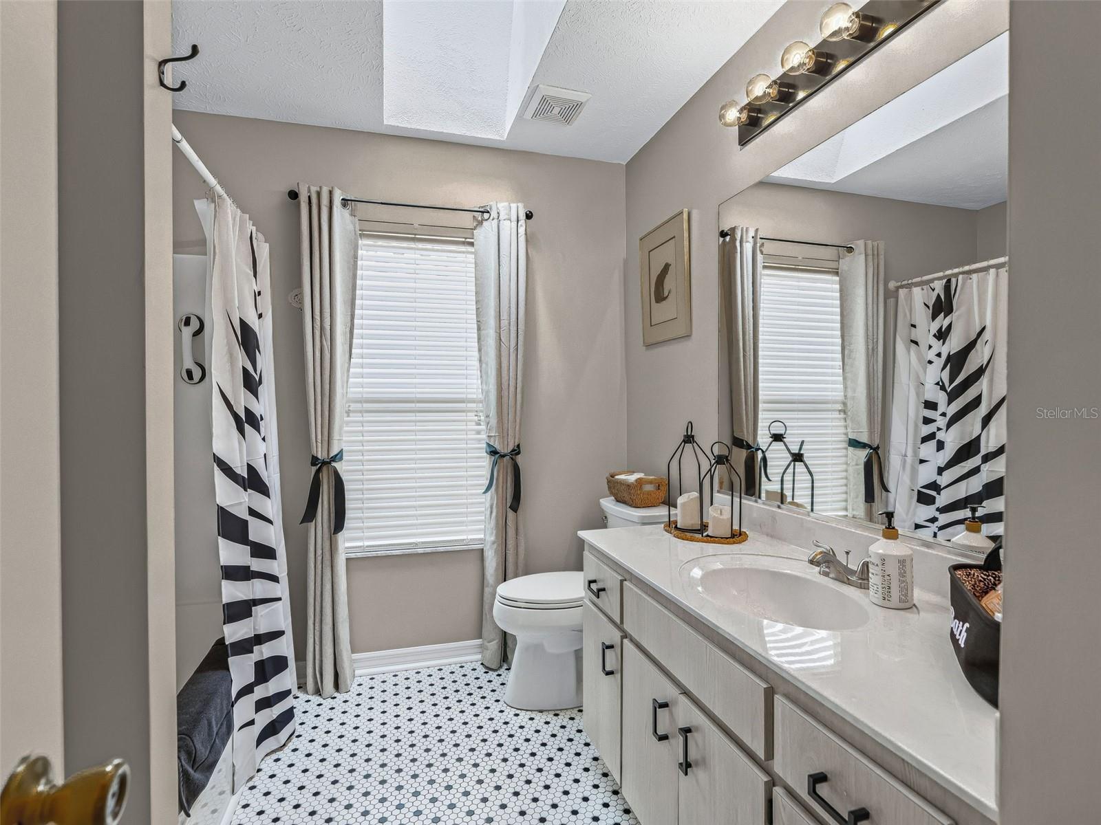 2nd bathroom