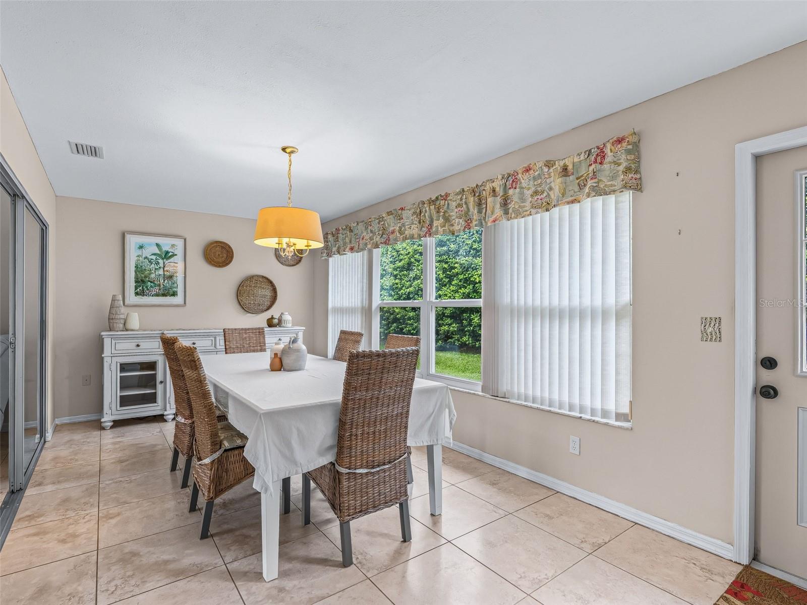 Florida room /dining room
